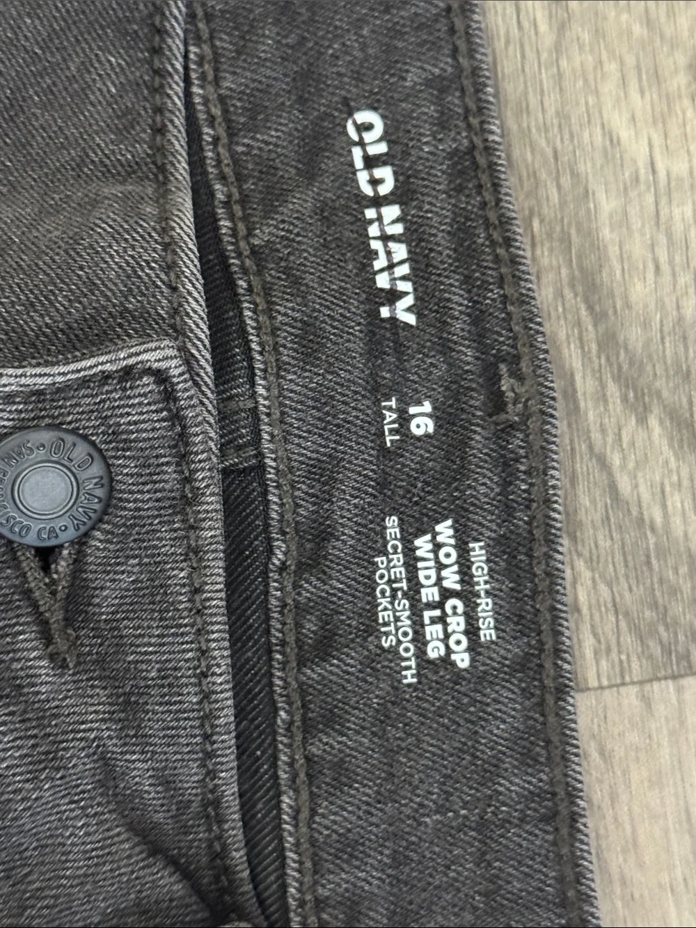NWOT Old Navy Wow Crop Wide Leg high rise jeans women’s sz 16 tall